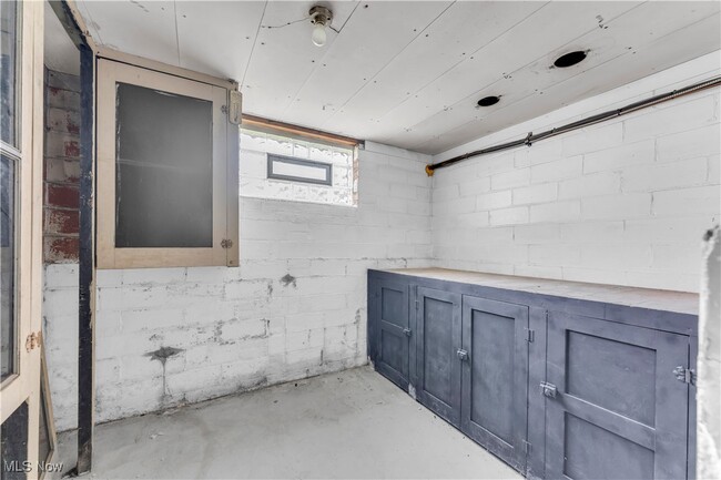 Building Photo - 1643 Wyandotte Ave