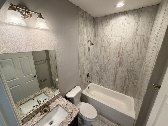 Building Photo - Adorable 3 Bedroom / 2 Bathroom Home in Palm Bay!!