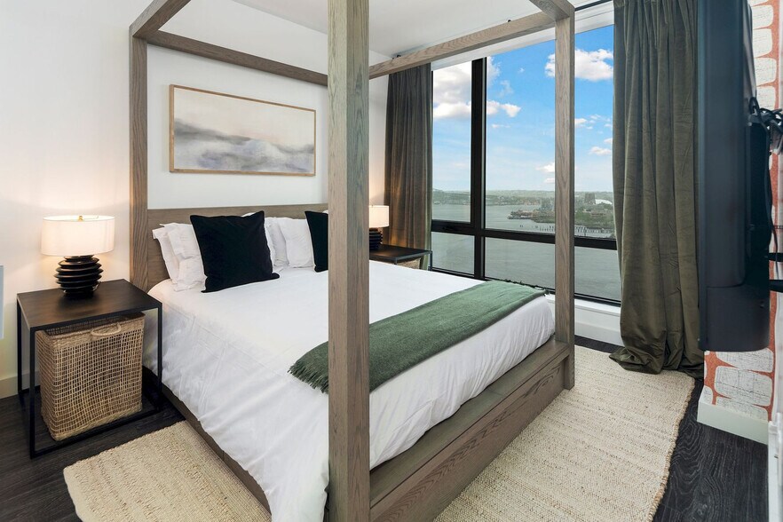 Building Photo - 10 New St