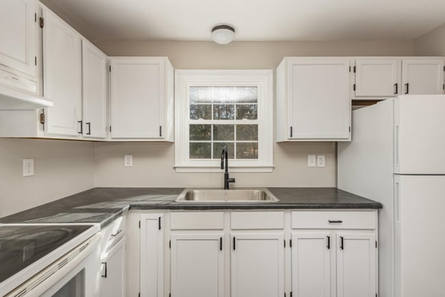 Building Photo - 11134 Pine Hill Rd