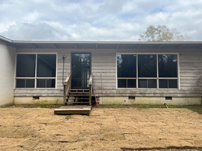 Building Photo - 2/2 with carport - fenced backyard