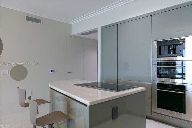 Building Photo - 3 br, 3.5 bath Condo - 18975 Collins Ave U...