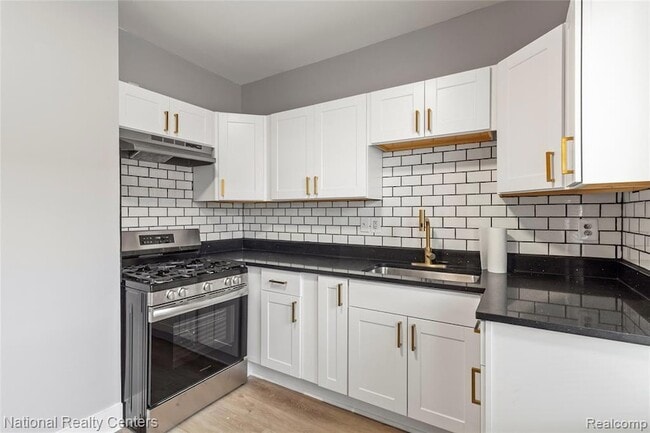 Building Photo - 767 Navahoe St