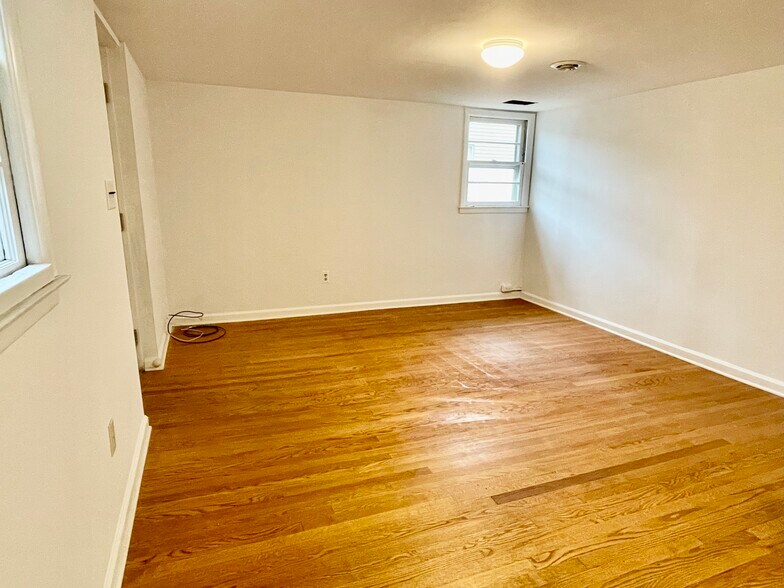 Building Photo - 294 Front St