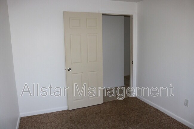 Building Photo - 958 Quentin Rd