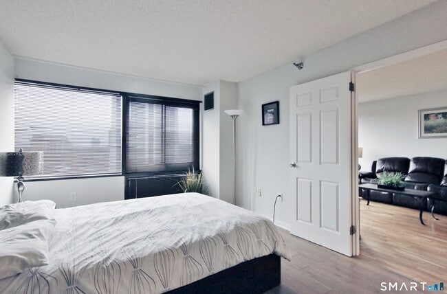 Building Photo - 127 Greyrock Pl