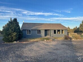 Building Photo - Amazing sunsets just minutes from Bend/Sis...