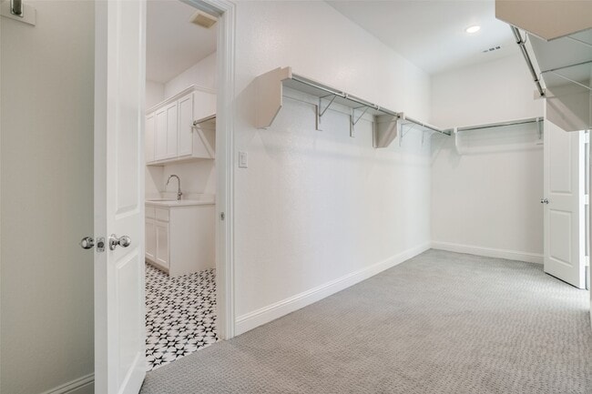 Building Photo - 3503 Foxhall St