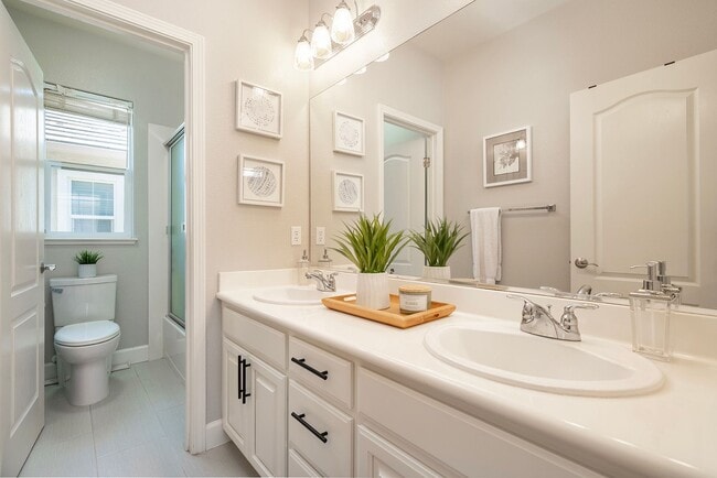 Building Photo - Tassajara Cottages Danville Home - Super C...