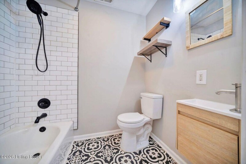 Building Photo - 1815 Columbia St