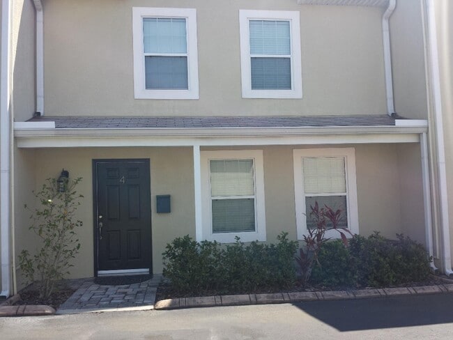 Building Photo - 2906 W Gandy Blvd