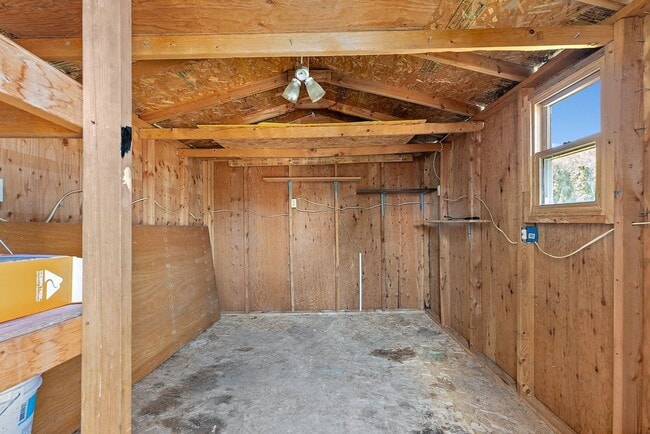 Building Photo - Renovated 3-Bed Rambler in Lakewood | Priv...