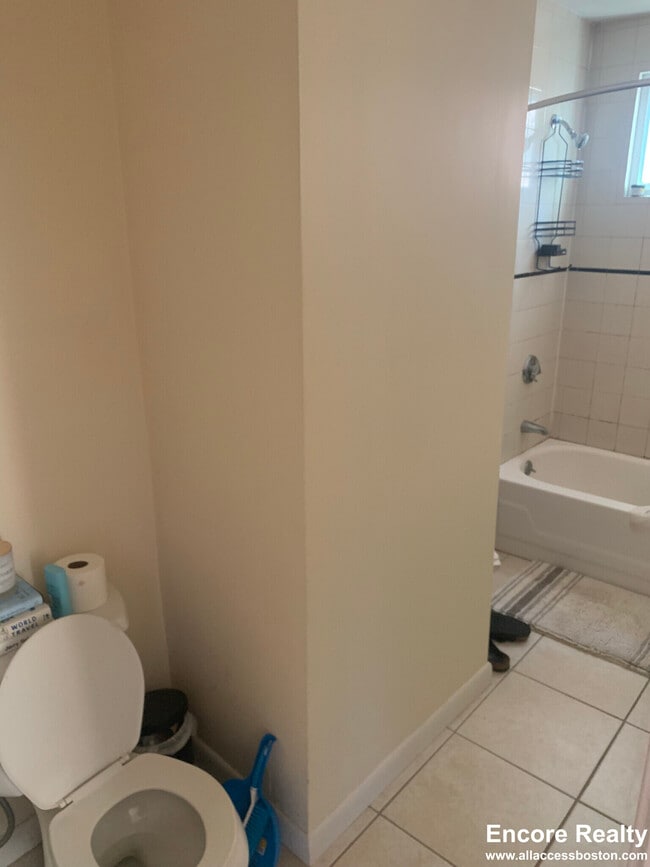 Building Photo - 46 Florence St