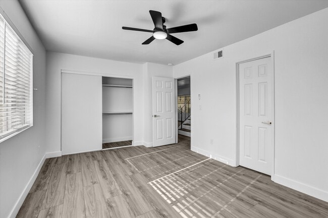 Building Photo - 2040 E 5th St