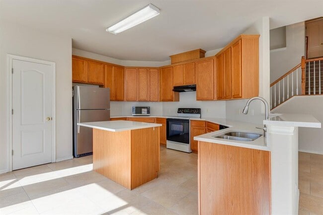 Building Photo - 8313 Canola Bend