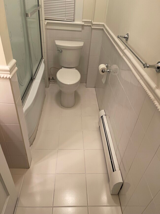 Building Photo - 701 25th St