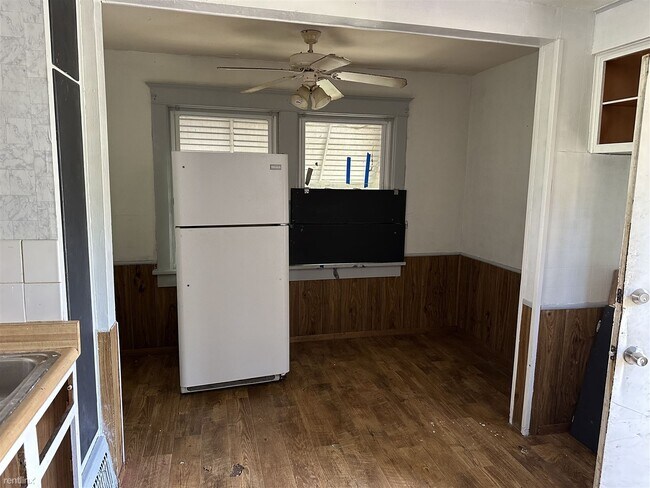 Building Photo - 2 br, 1 bath House - 1717 North Gale Avenue