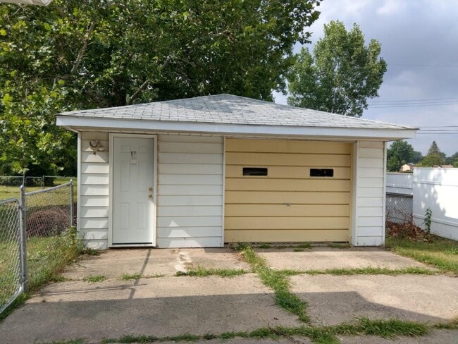 Building Photo - 32626 Sheridan St