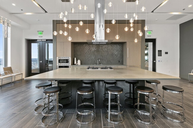 Building Photo - Nexus Condominium - 1 bedroom + den