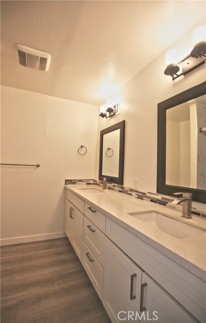 Building Photo - 27940 Ridgecove Ct N