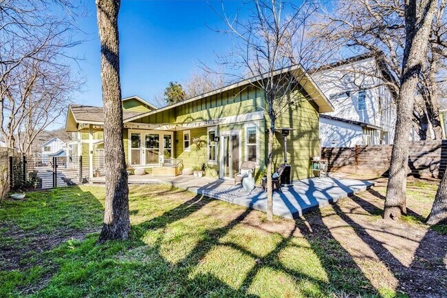 Building Photo - 1203 Cometa St