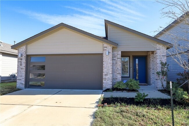 Primary Photo - 910 Kickapoo Ln