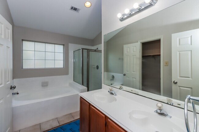 Building Photo - 160 W Golden Arrow Cir