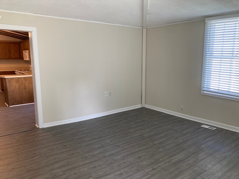 Building Photo - 904 Afton St