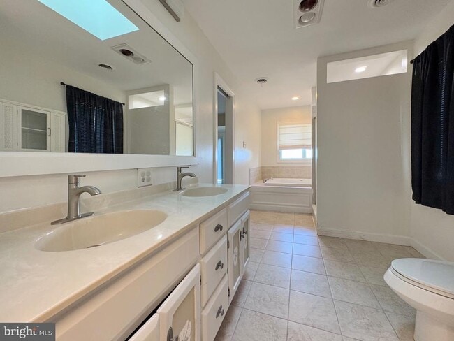 Building Photo - 11470 Mohawk Ct
