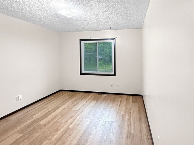 Building Photo - 417 Butler Ave E