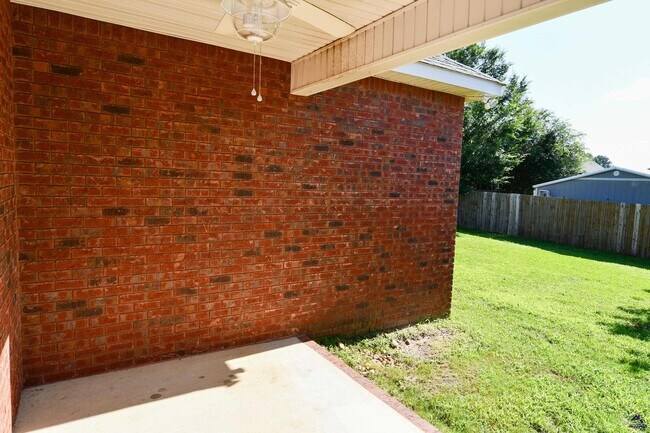 Building Photo - 405 Green Island Rd