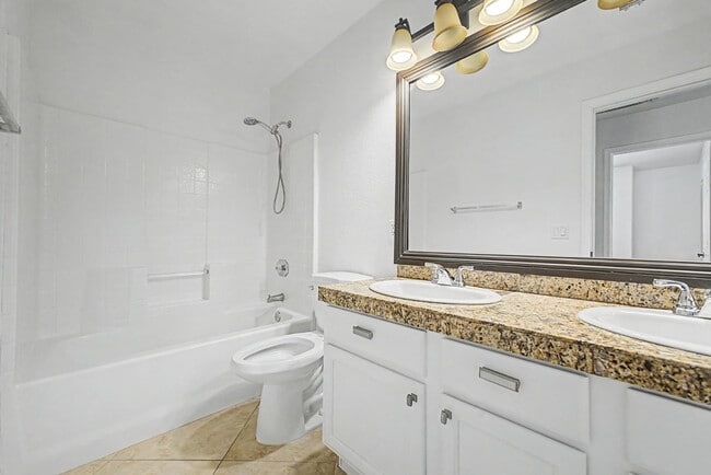 Building Photo - 1513 W Lark Dr