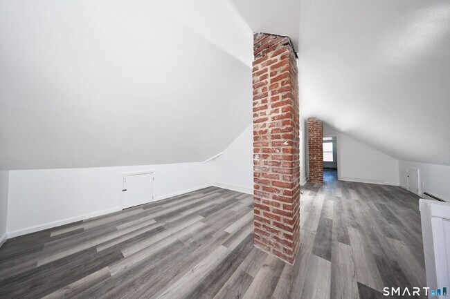 Building Photo - 78 Maplewood Ave