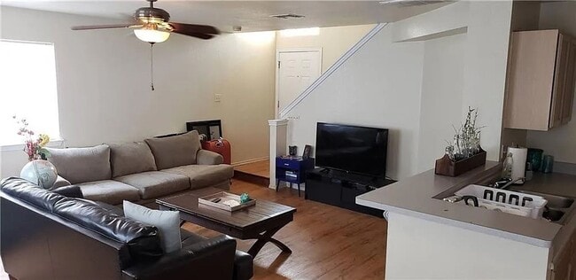 Building Photo - 3 Bedroom, 3.5 Bathrooms - 2 Car Garage - ...