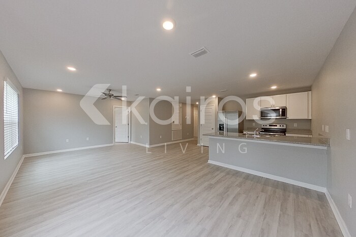 Building Photo - 241 Monarch Ln