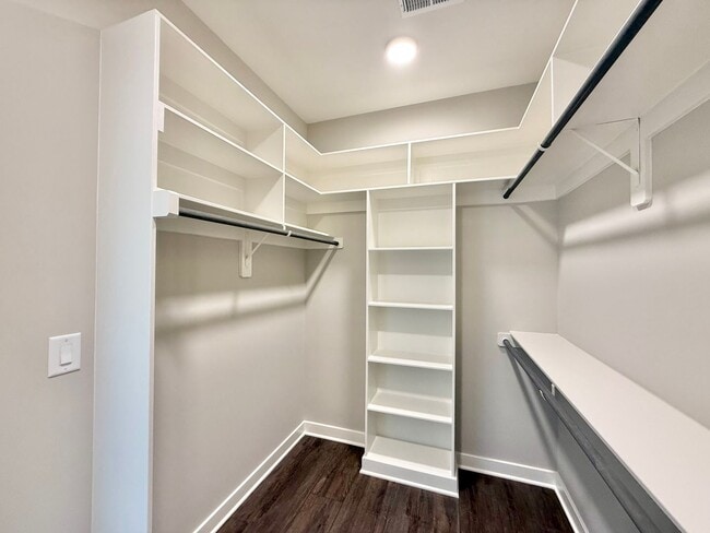 Building Photo - **OFFERING RENT PROMOTION FOR FIRST 6 MONT...