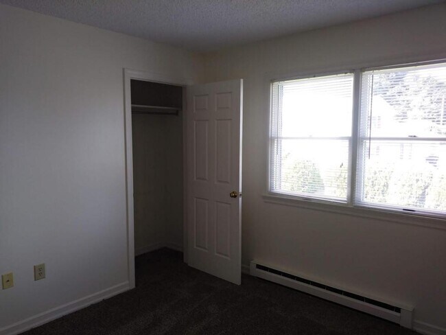 Building Photo - 375 Girio Terrace