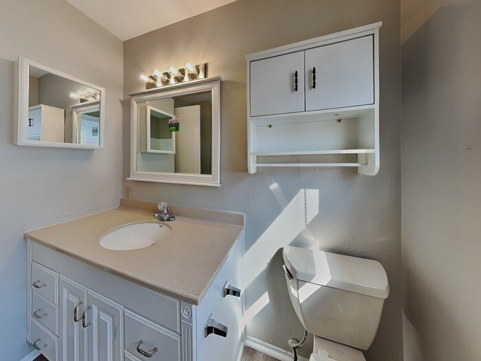 Building Photo - 1303 Carla Ave