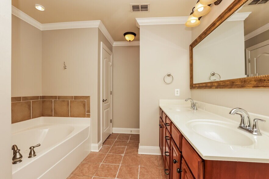 Building Photo - 1521 Barnsley Dr