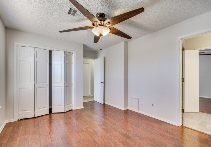 Building Photo - 2605 W Washington Cir