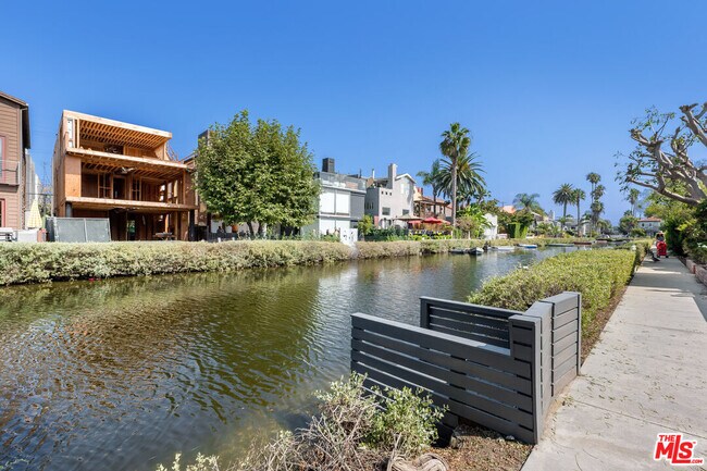 Building Photo - 424 Carroll Canal
