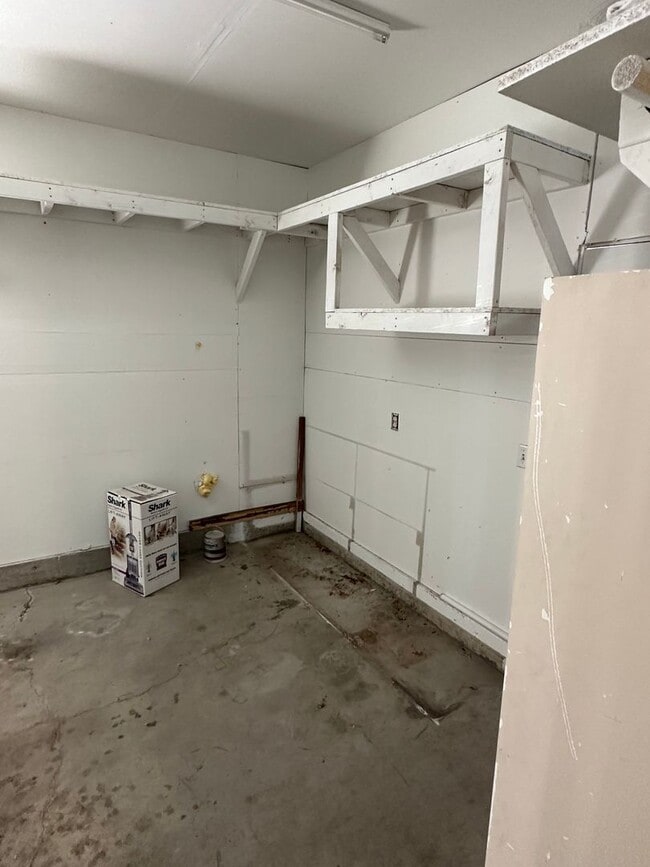 Building Photo - THIS IS A LEASE TAKEOVER, PLEASE CONTACT THE CURRENT TENANT, TANNER @ 801-688-4161 - Cute 3 Bed 1...