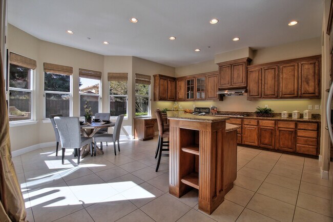 Building Photo - Beautiful 5BD/5BA Livermore Home with Huge Bonus Room and Full Downstairs Bedroom Suite!