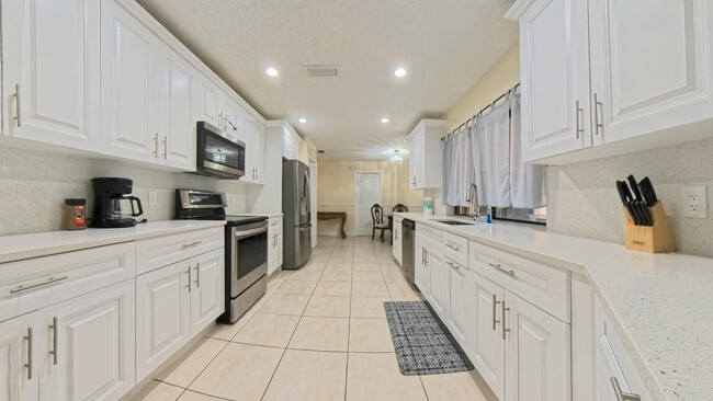 Building Photo - 13484 Jonquil Ct