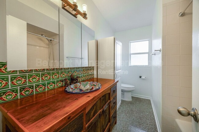 Building Photo - 2743 Sanbina St