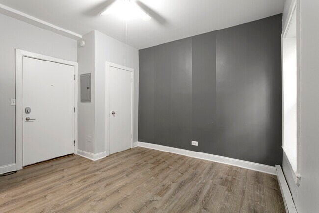 Building Photo - 1456 W Fargo Ave