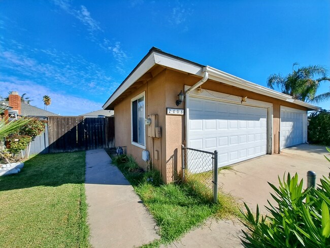 Building Photo - RENT REDUCE & MOVE IN SPECIAL: 1ST MONTH RENT FREE - Spacious 3-Bedroom Home Steps from Addams El...