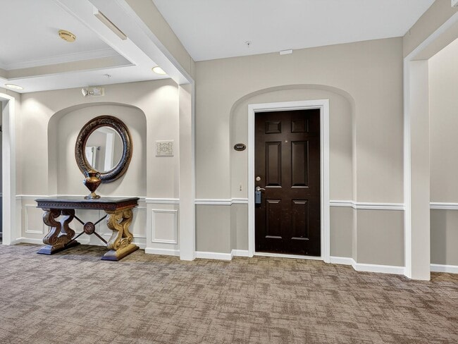 Building Photo - Beautiful 2 BR 2 BA condo in the heart of Ballantyne.