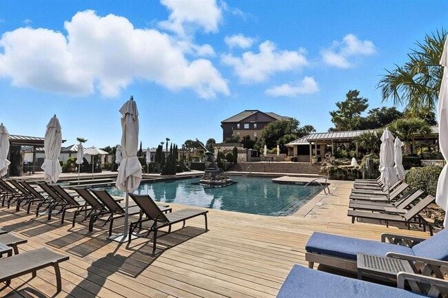 Building Photo - 82 Island Dr