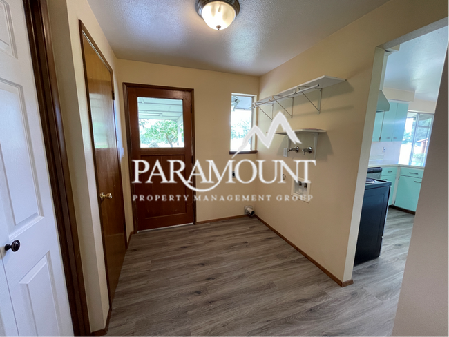 Building Photo - Tucked Away Upper 2 Bedroom Duplex in Port Orchard